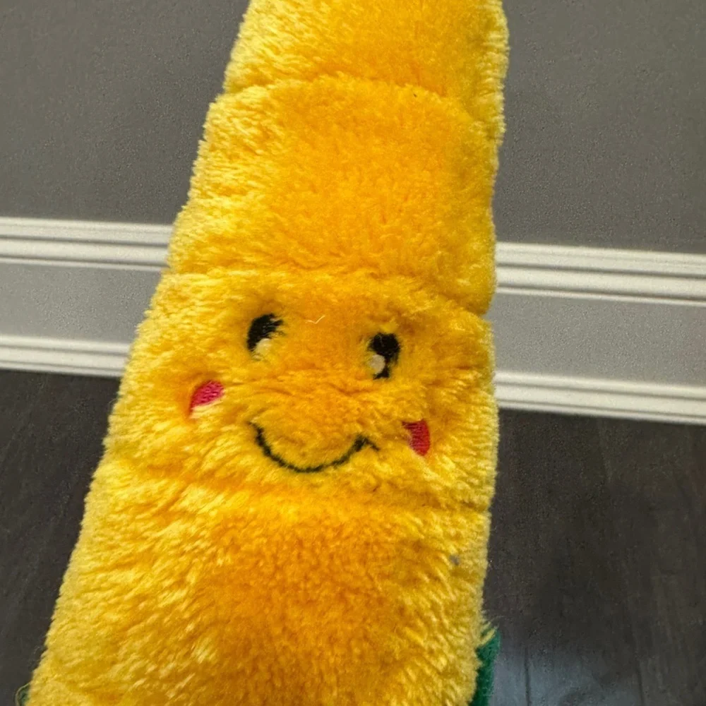 NWOT Zippy Paws Smiling Corn Plush XL OVER 12 IN Dog Pet Toy in Yellow and Green